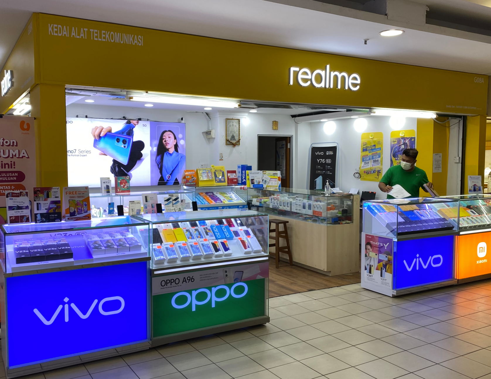 REALME Concept Store - Terminal 1 Seremban