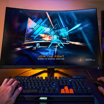 GIGABYTE G32QC, 31.5" QHD 165Hz 1ms Curved Gaming Monitor