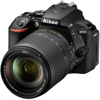 Nikon D5600 Kit 18-140mm Lens