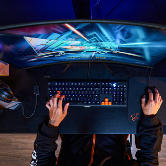 GIGABYTE G32QC A, 31.5" QHD 165Hz 1ms Curved Gaming Monitor