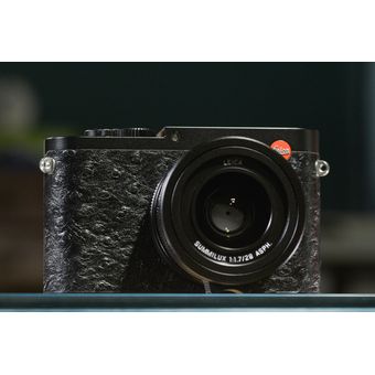 Leica Q (Typ 116) "Ostrich Look" Edition Black